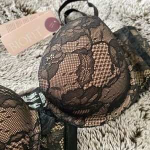 Victoria’s Secret BioFit 7-WayConvertible Lace Bra